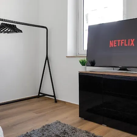 Walnut Tree برجيش جلادباخ